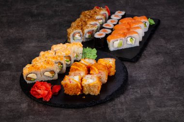 Japon Suşi ile çeşitli madde ayarla