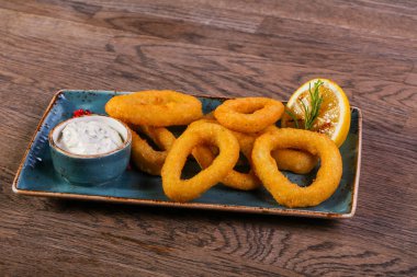 Hizmet limon sos ile kalamar halkaları