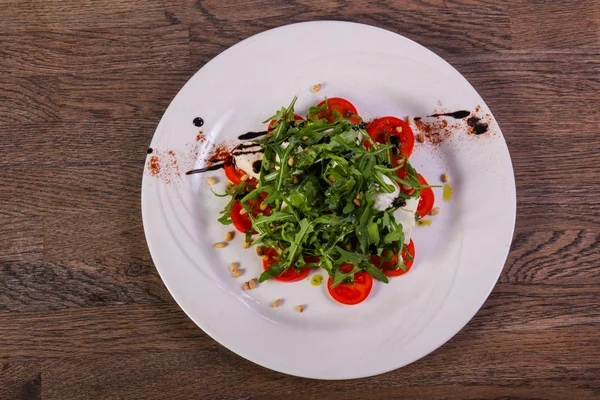 Caprese Salade Met Rucola Mozzarella — Stockfoto