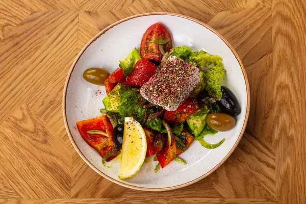 Salada Grega Com Queijo Feta — Fotografia de Stock
