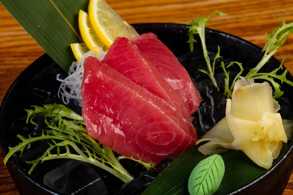 Kald Tunfisk Sashimi Med Sitron – stockfoto