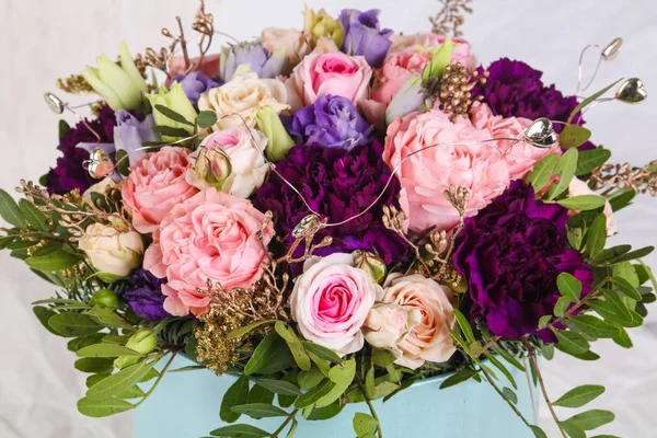 Ramo Rosas Frescas Con Otras Flores —  Fotos de Stock