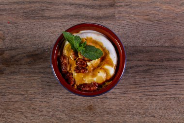 Nane cevizli dondurma servis