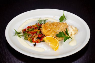 Limon ile lezzetli kızarmış morina