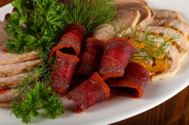 Et tabağı - dil, sığır eti, tavuk