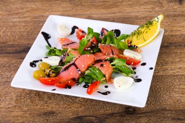 Somon salatası yumurta ve Balzamico