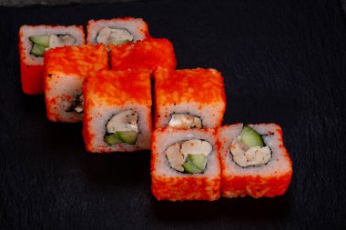 Karides ile Japon geleneksel rulo