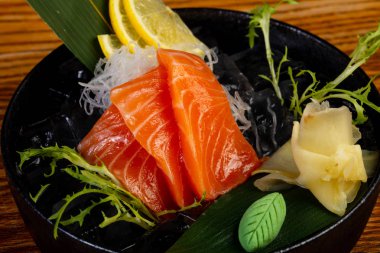 Limonlu soğuk somon balığı