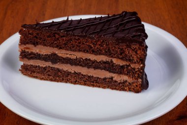 Lezzetli çikolatalı krem Prag kek