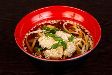 Miso çorbası ile somon ve susam