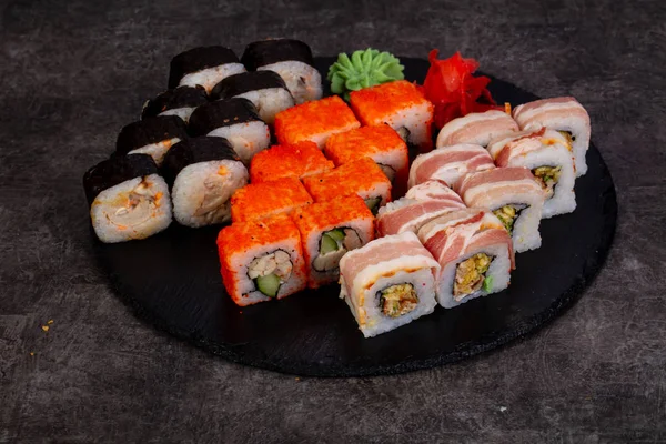 Set Sushi Japonés Con Varios Ingredientes —  Fotos de Stock