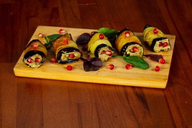 Fındık ve peynirli patlıcan rulo