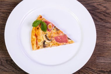 Pizza mantar ve peynir jambon