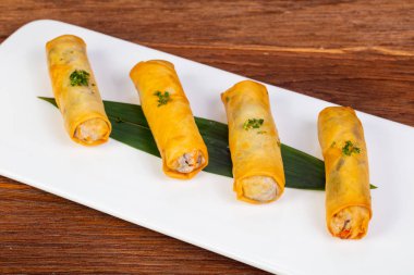 Deniz ürünleri ile Asya böreği