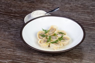 Ekşi kremalı lezzetli ev yapımı hamur tatlısı.