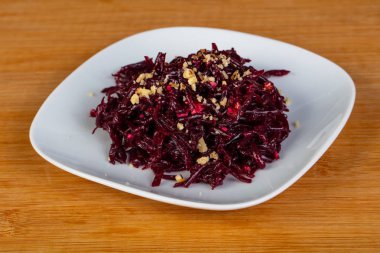Vegan pancar salatası fındıklı