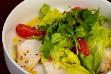 Salata tavuk göğsü ile portakal