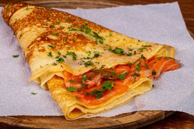 Somon ve maydanoz ile gözleme