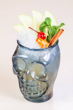 Mojito elma ve tarçın ile