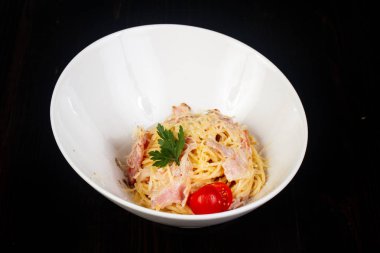 Makarna spagetti carbonara soslu