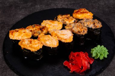 Japon Suşi ile çeşitli madde ayarla