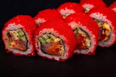 Japon soğuk rulo somon ile