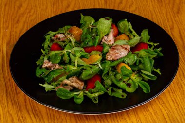 Bıldırcın ve domates salatası