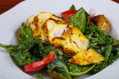 Ispanak ile kavrulmuş tavuk göğsü