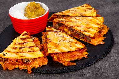 Mexican quesadilla tortilla - et, sebze