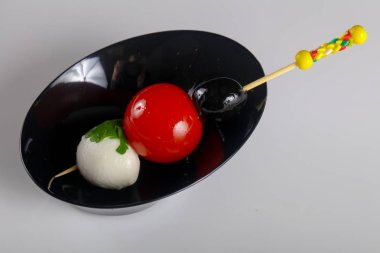 Kanepe domates ve mozarella peyniri