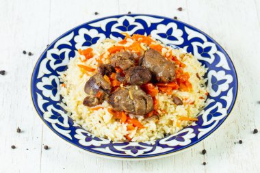 Havuç ve baharat ile kuzu pilav