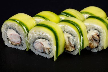 Karides ile Japon soğuk rulo