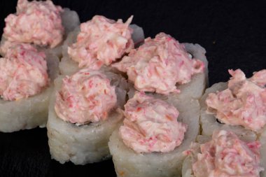 Yengeç eti ile Japon rulo