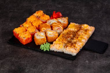 Japon Suşi ile çeşitli madde ayarla