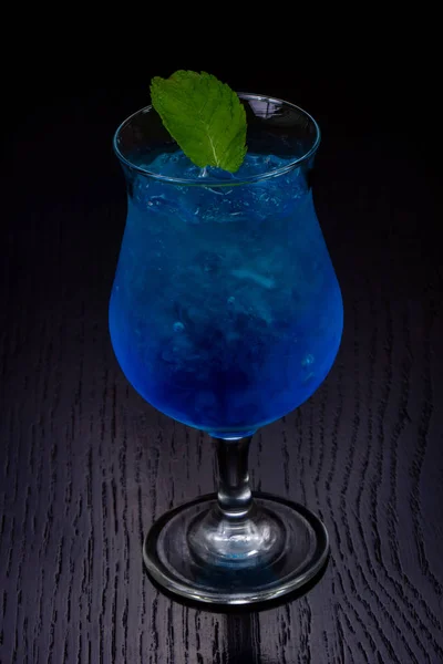 Сладкий Голубой Коктейль Мятой — стоковое фото