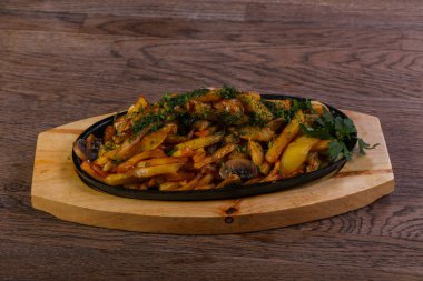 Pan dereotu ile kavrulmuş patates