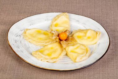 Ukraynalı vejetaryen dumpligs - haşlanmış Vareniki