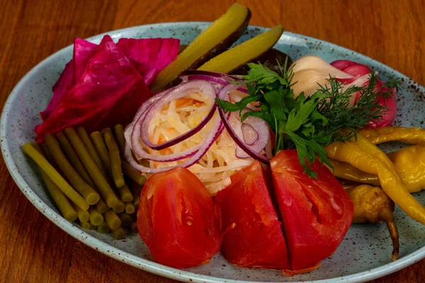 Gürcü Turşu sebze sarımsak ve lahana ile