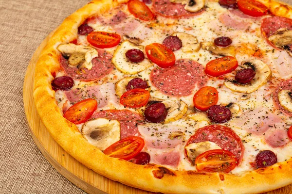 Pizza mix assortie et ve peynir ile