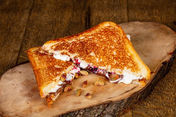 Сэндвич Орехом Сливочным Сыром — стоковое фото