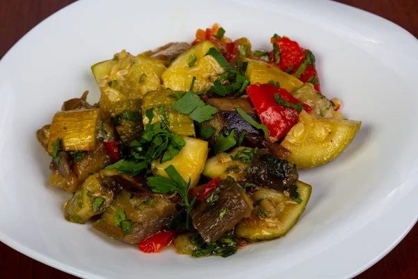 Tabak pişmiş sebze salatası