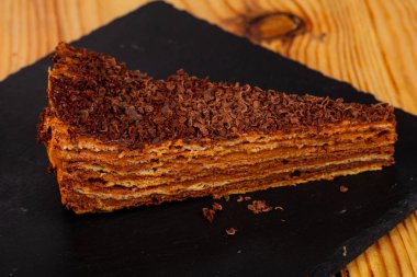 Bal ile lezzetli katmanlı kek