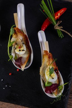 Yılan balığı ve Bıldırcın yumurta ile snack