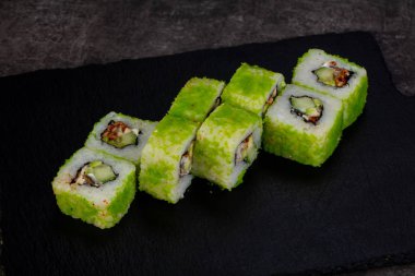 Yılan balığı ile Japon geleneksel rulo