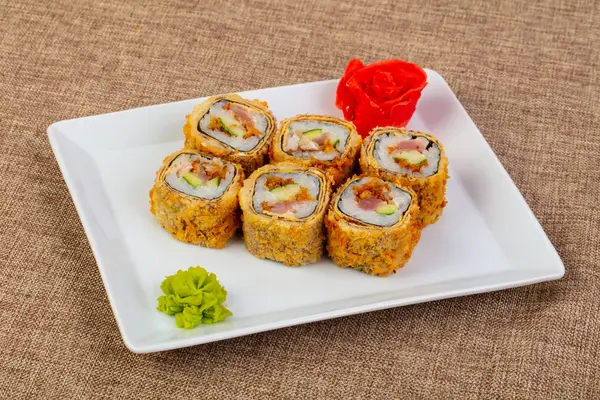 Tempura Roll Med Tonfisk Och Avokado — Stockfoto