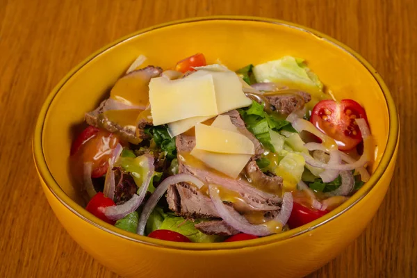 Salada Com Rosbife Legumes — Fotografia de Stock