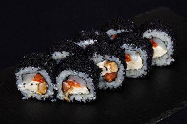 Japon soğuk rulo somon ile