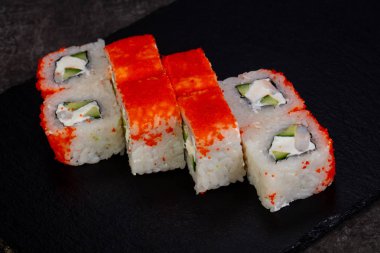 Yengeç eti ile Japon rulo