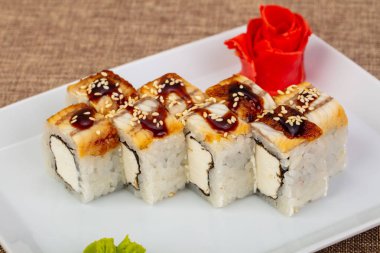 Japon geleneksel soğuk yılan balığı rulo