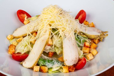 Lezzetli ceasar Salata tavuk